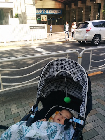 赤ちゃん　免許更新　江東　試験場　ベビーカー　抱っこ紐　5ヶ月